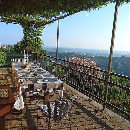 Casa Vacanza Il Colle Del Vento Calosso Exteriör bild