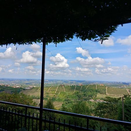 Casa Vacanza Il Colle Del Vento Calosso Exteriör bild