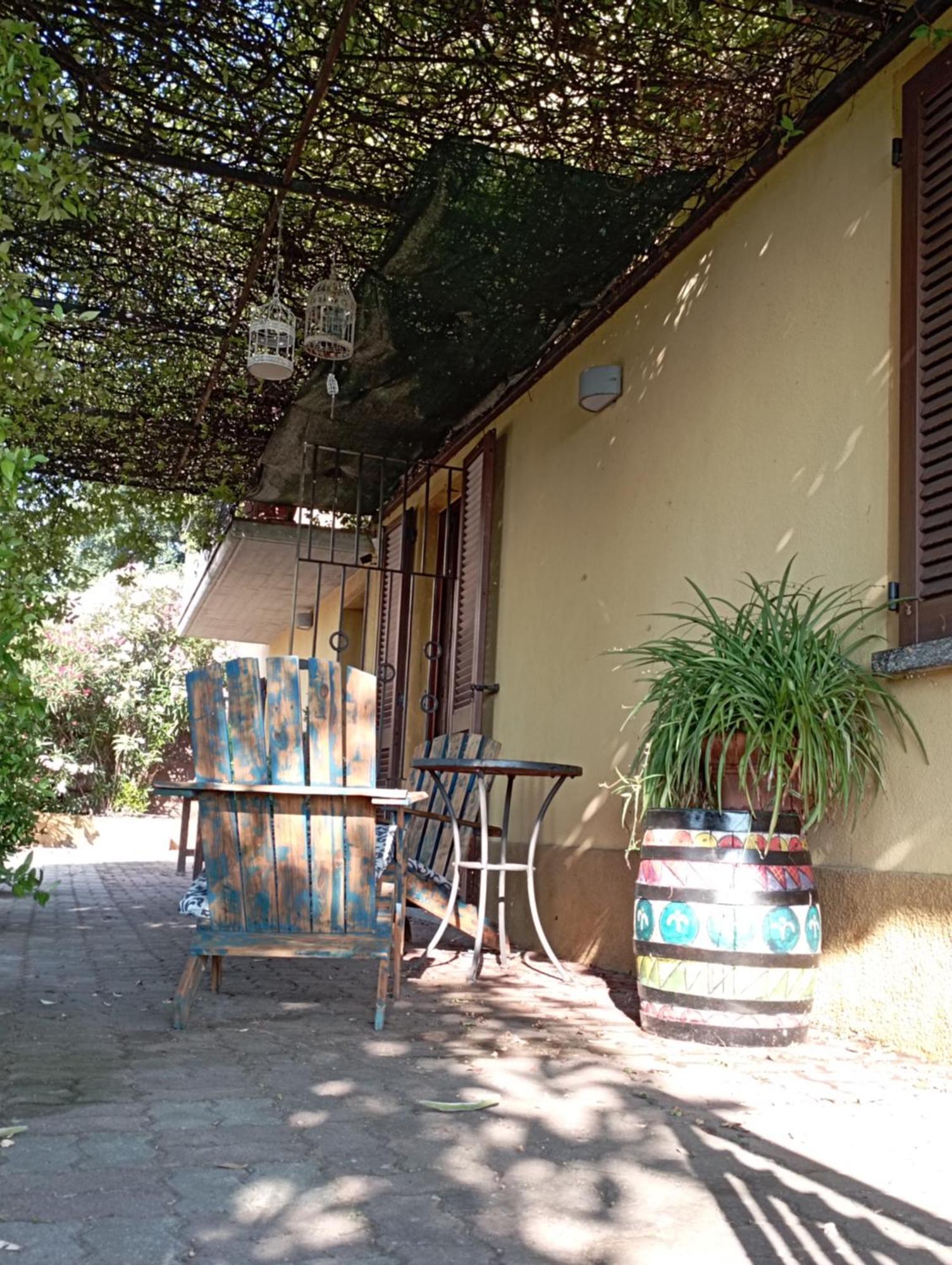Casa Vacanza Il Colle Del Vento Calosso Exteriör bild