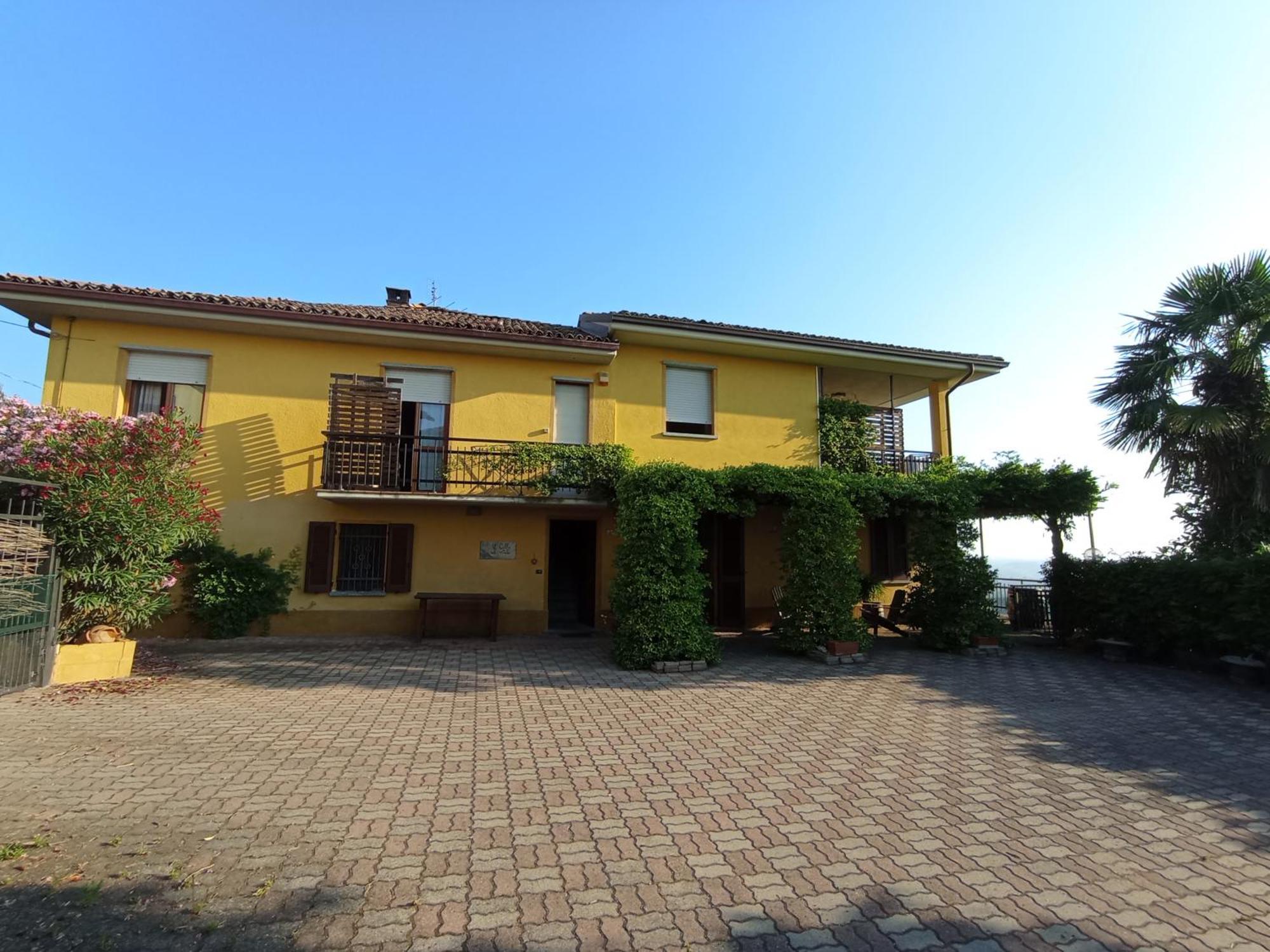 Casa Vacanza Il Colle Del Vento Calosso Exteriör bild