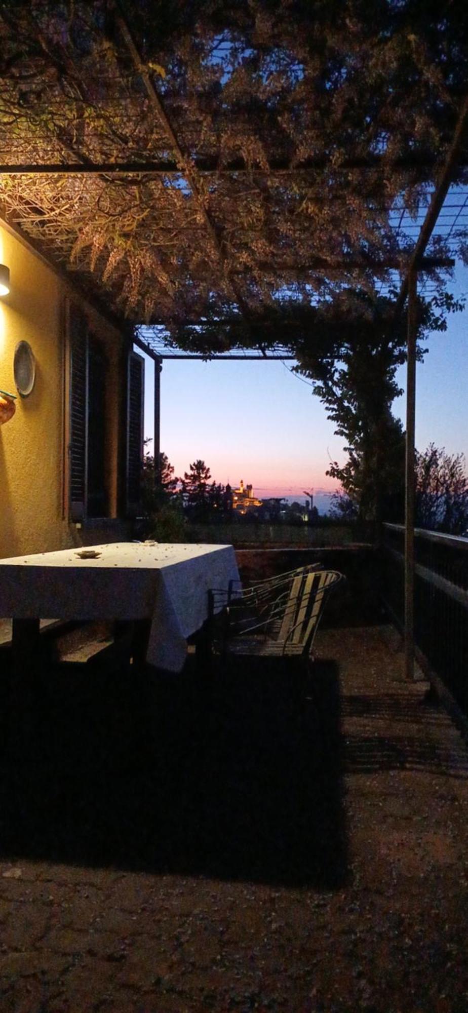 Casa Vacanza Il Colle Del Vento Calosso Exteriör bild